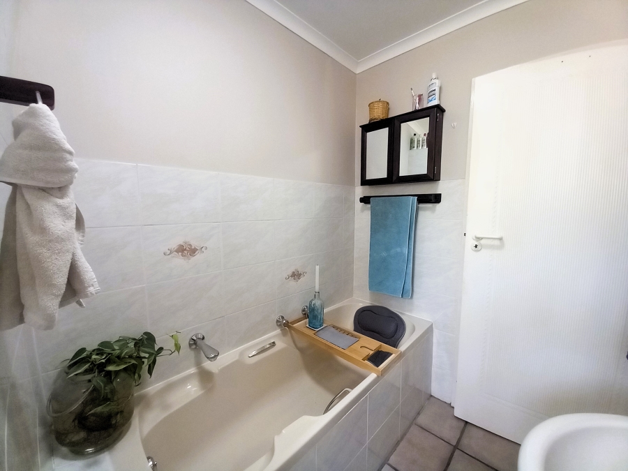 To Let 2 Bedroom Property for Rent in Goedemoed Western Cape